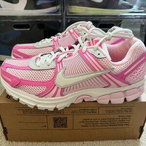 Nike Zoom Vomero 5 Hyper Pink IM2404-645 Women's Size 9.5W Refurbished